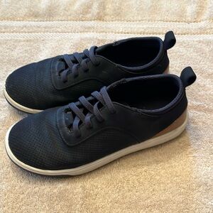 Boys Size 2 Navy Blue slip-in sneakers